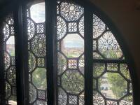 Der Berg Ararat durch ein Fenster im Matenadaran, Jerewan