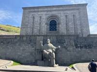 Mezrop Maztos vor dem Museum für Handschriften, Jerewan